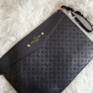 Black Wrislet Evening bag